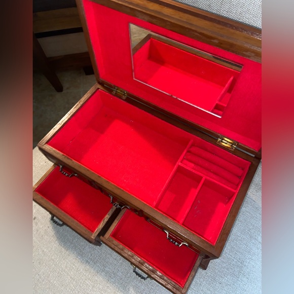 Vintage Wood Jewelry box - Picture 4 of 7